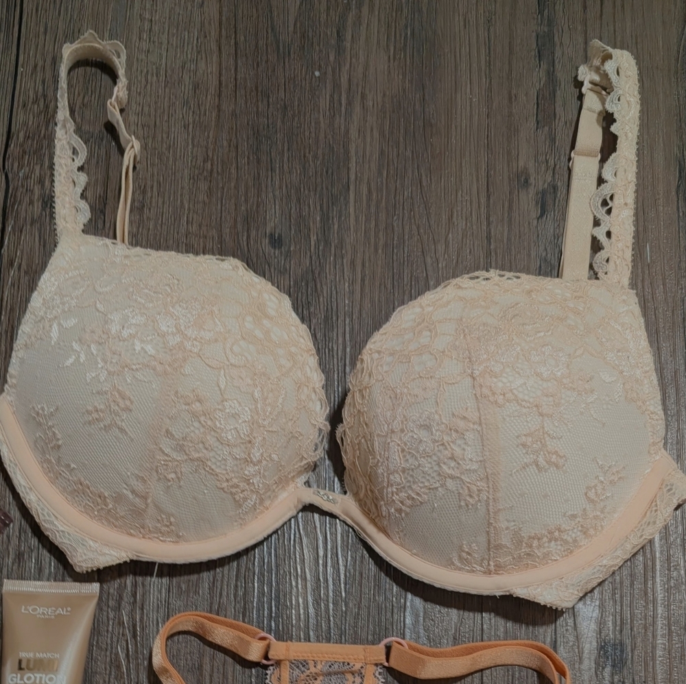 EUC Victoria's Secret Lace Embellished Bra in Cream